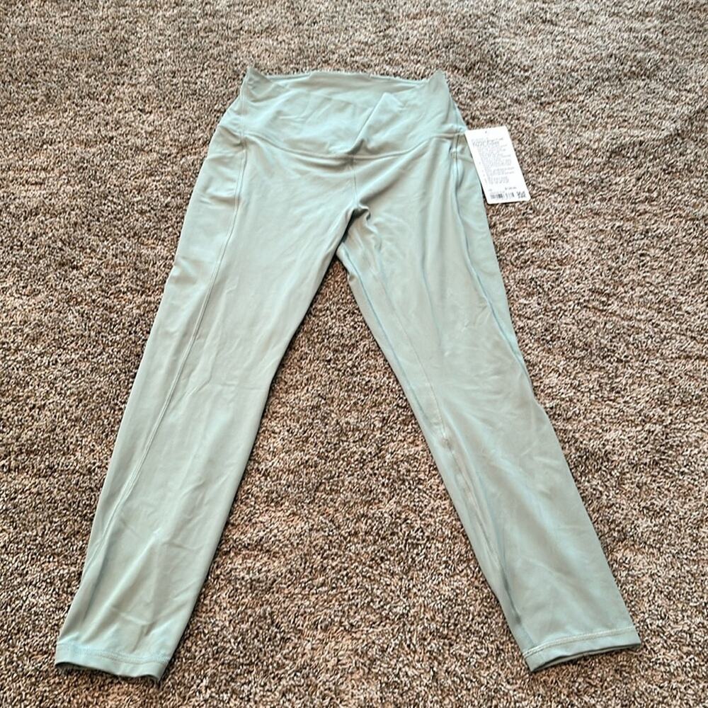 Lululemon athletica size 10 green Align T™ HR
Pant 25" *Pockets nwt